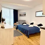 Al-dom Seaside Z Bocznym Widokiem Na Morze I Miejscem W Hali Garazowej Apartmán Kolobřeh