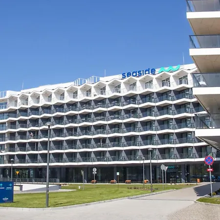 Al-dom De Luxe Z Bocznym Widokiem Na Morze I Miejscem W Hali Garazowej Kołobrzeg