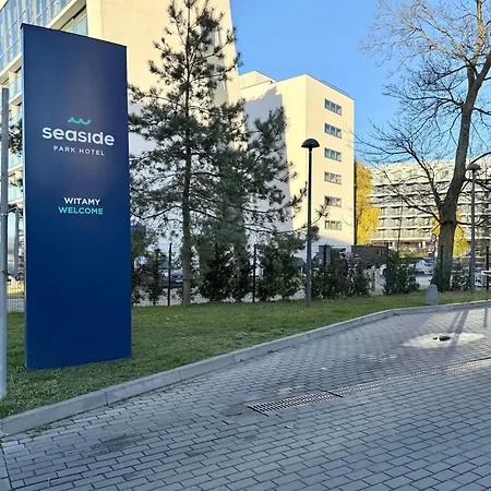 Al-dom De Luxe Z Bocznym Widokiem Na Morze I Miejscem W Hali Garazowej Lejlighed Kołobrzeg